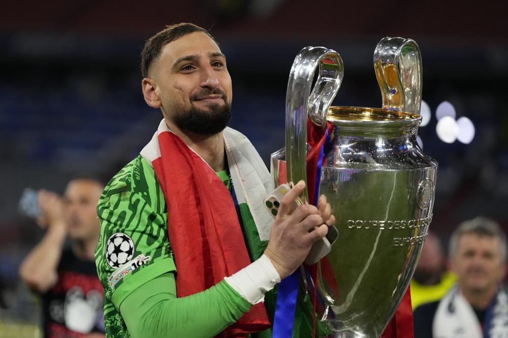 曼城大胜桑德兰，积分榜差距缩小